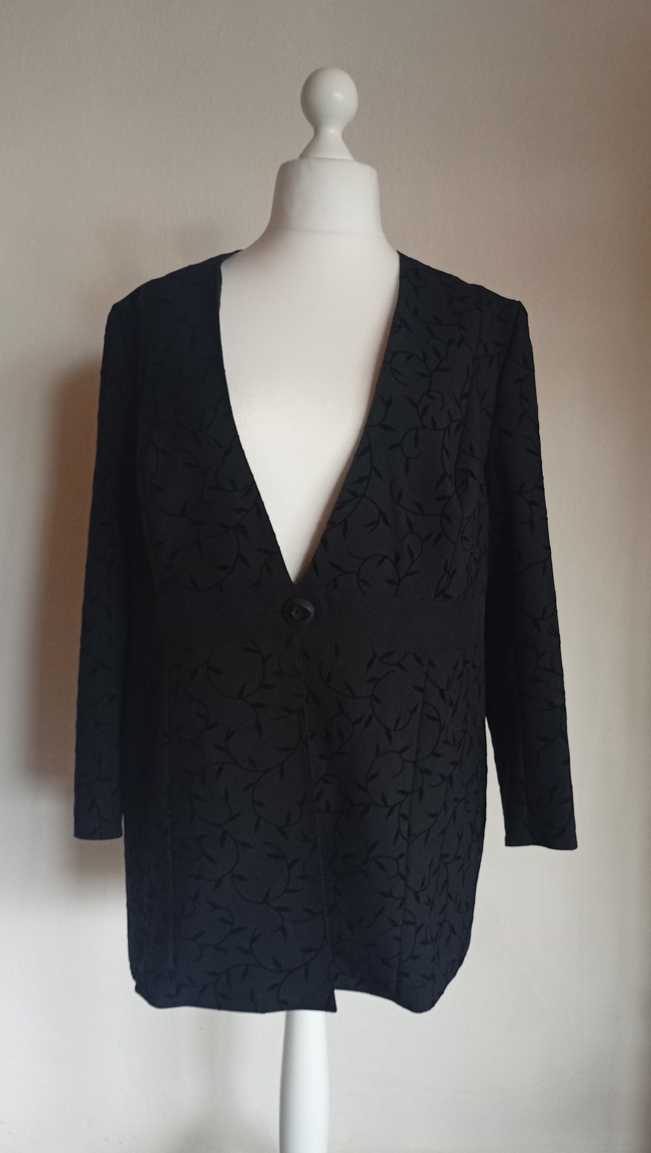 Černý elegantní kabátek Zara