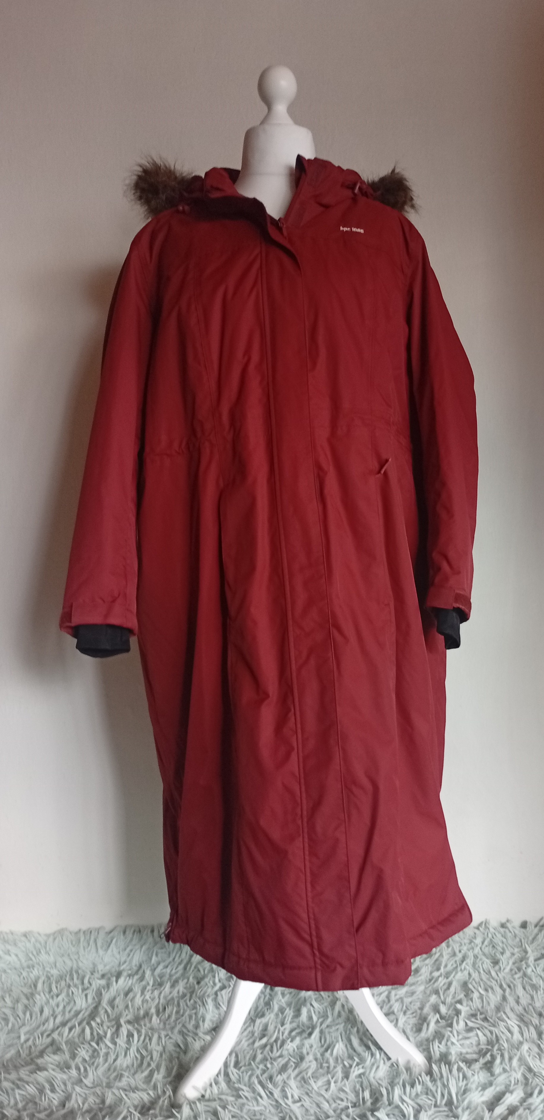 Vínová parka Bonprix
