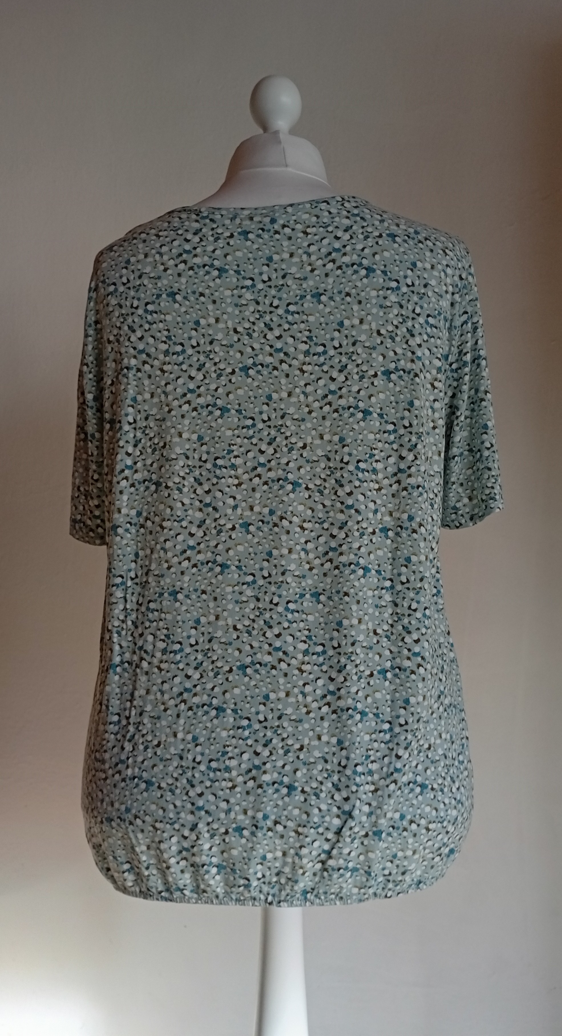 Pestrá halenka Laura Torelli