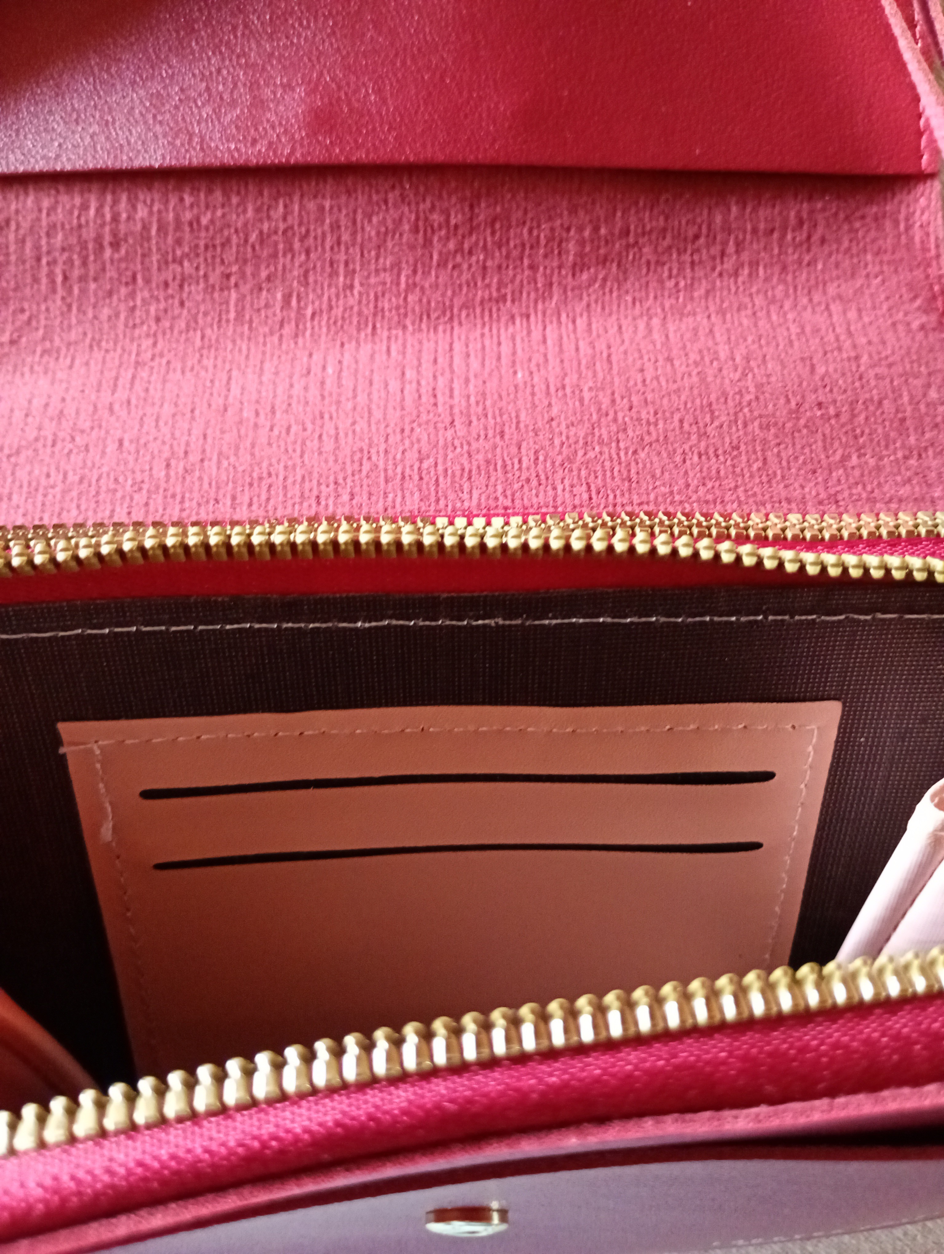 Malá červená kabelka Reserved