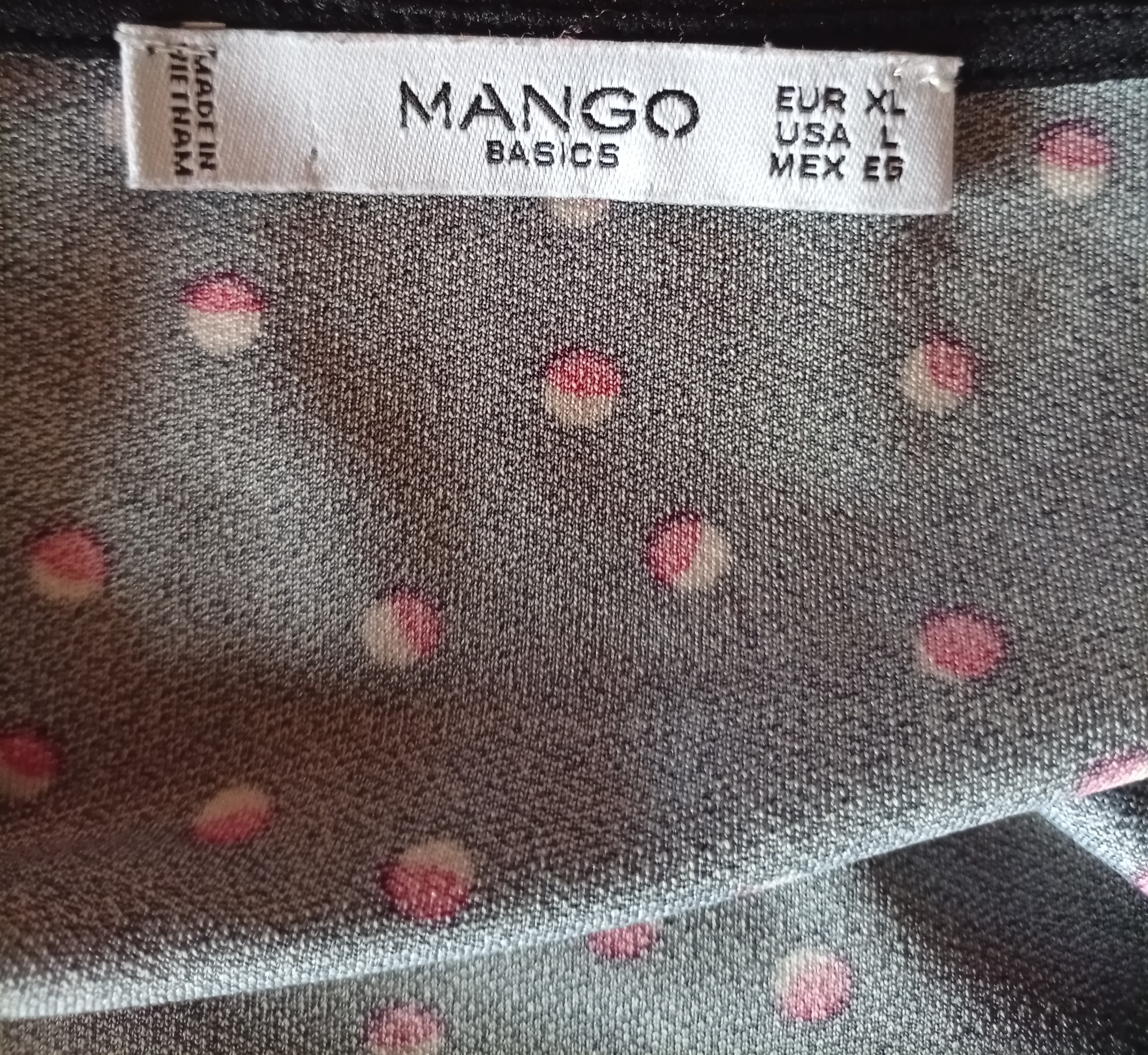 Hravé puntíkované šaty Mango 