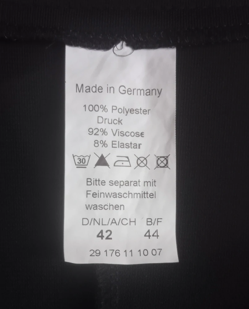 Dámské šaty se zvířecím vzorem