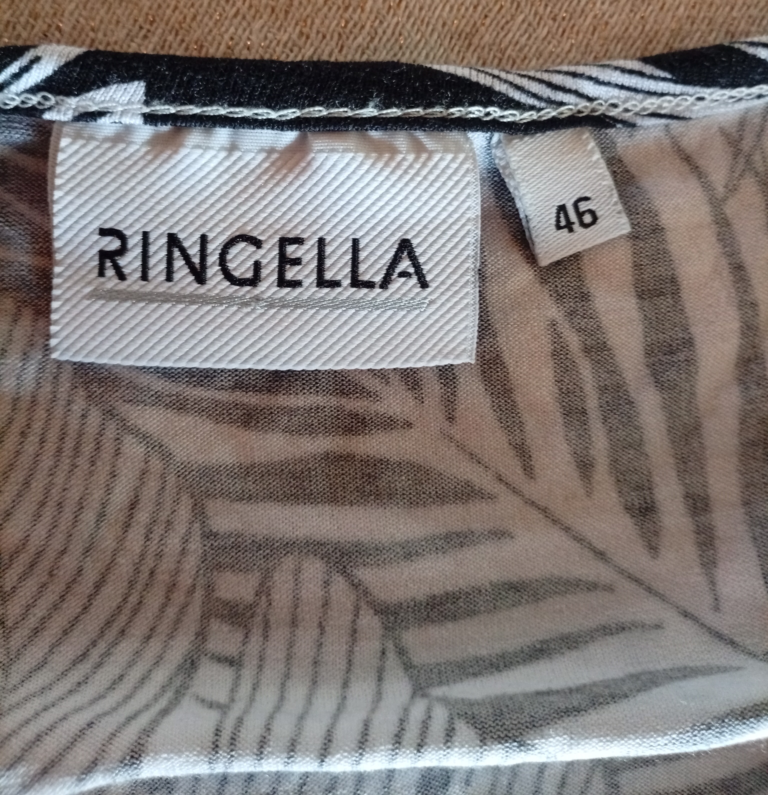 Extravagantní šaty Ringella