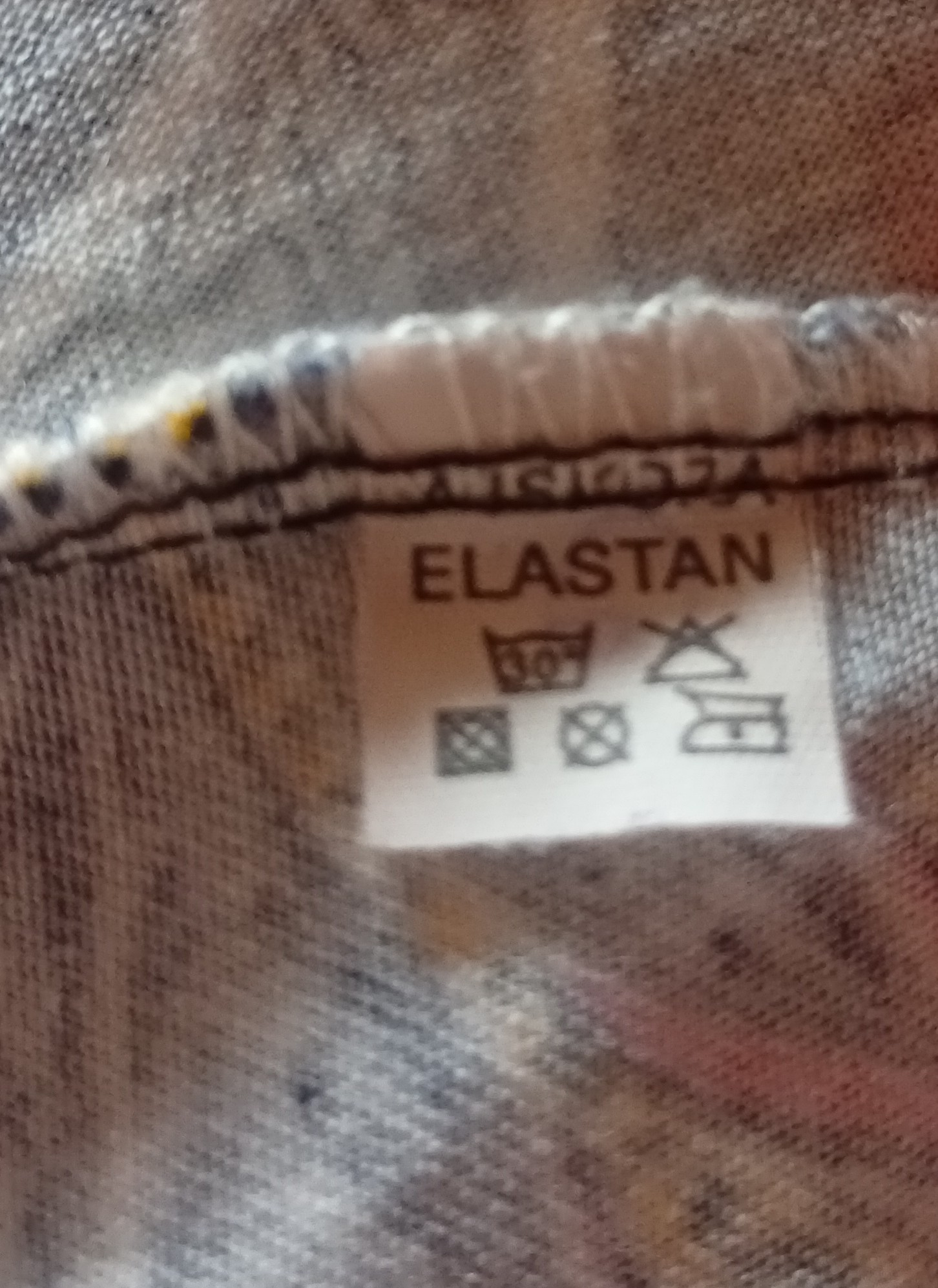 Pohodlné barevné šaty na doma s elastanem