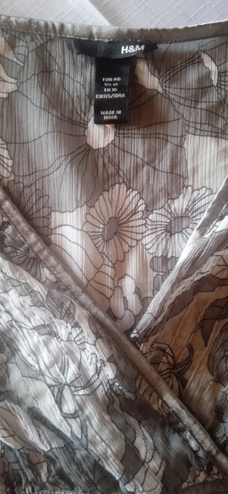 Lehká květovaná halenka H&M
