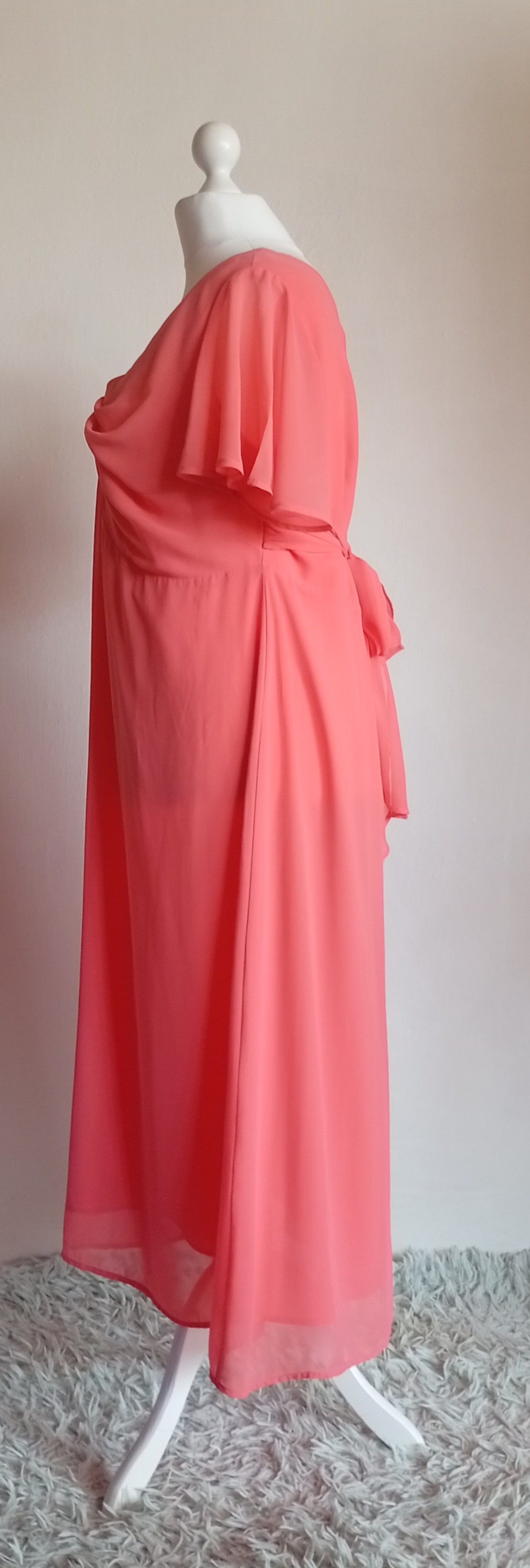 Elegantní dámské šaty Scheego style