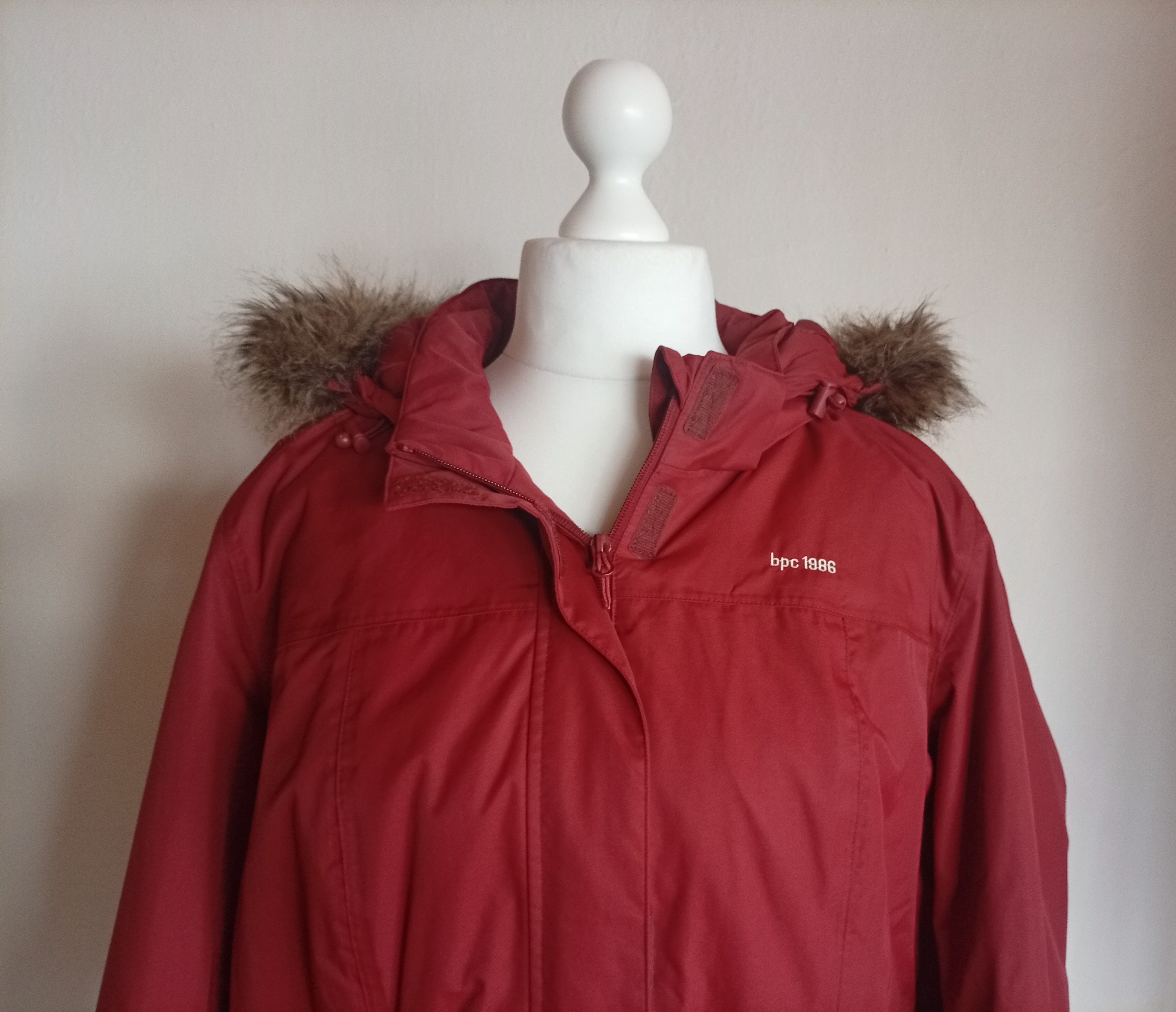Vínová parka Bonprix
