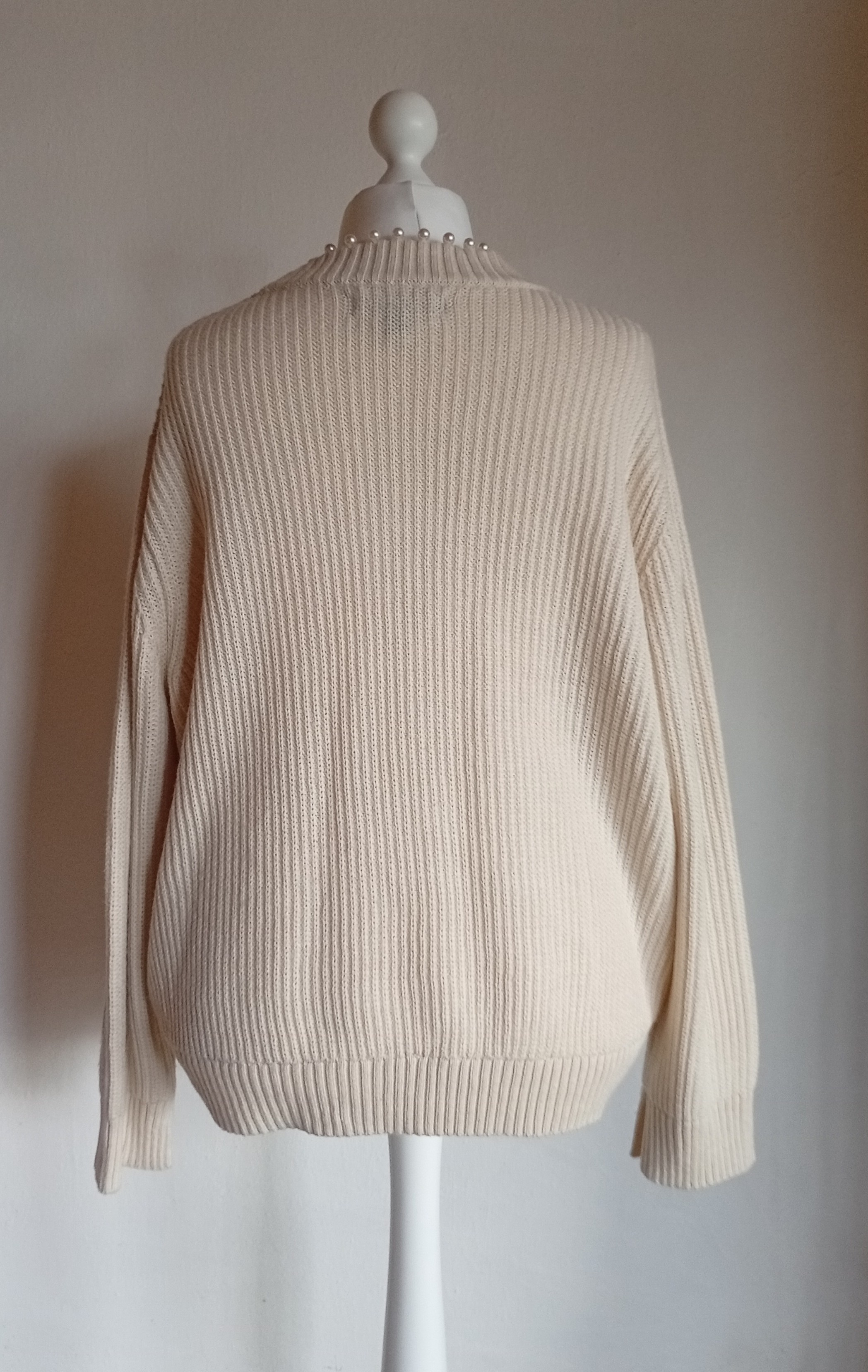 Elegantní smetanový svetr s perličkami VERO MODA