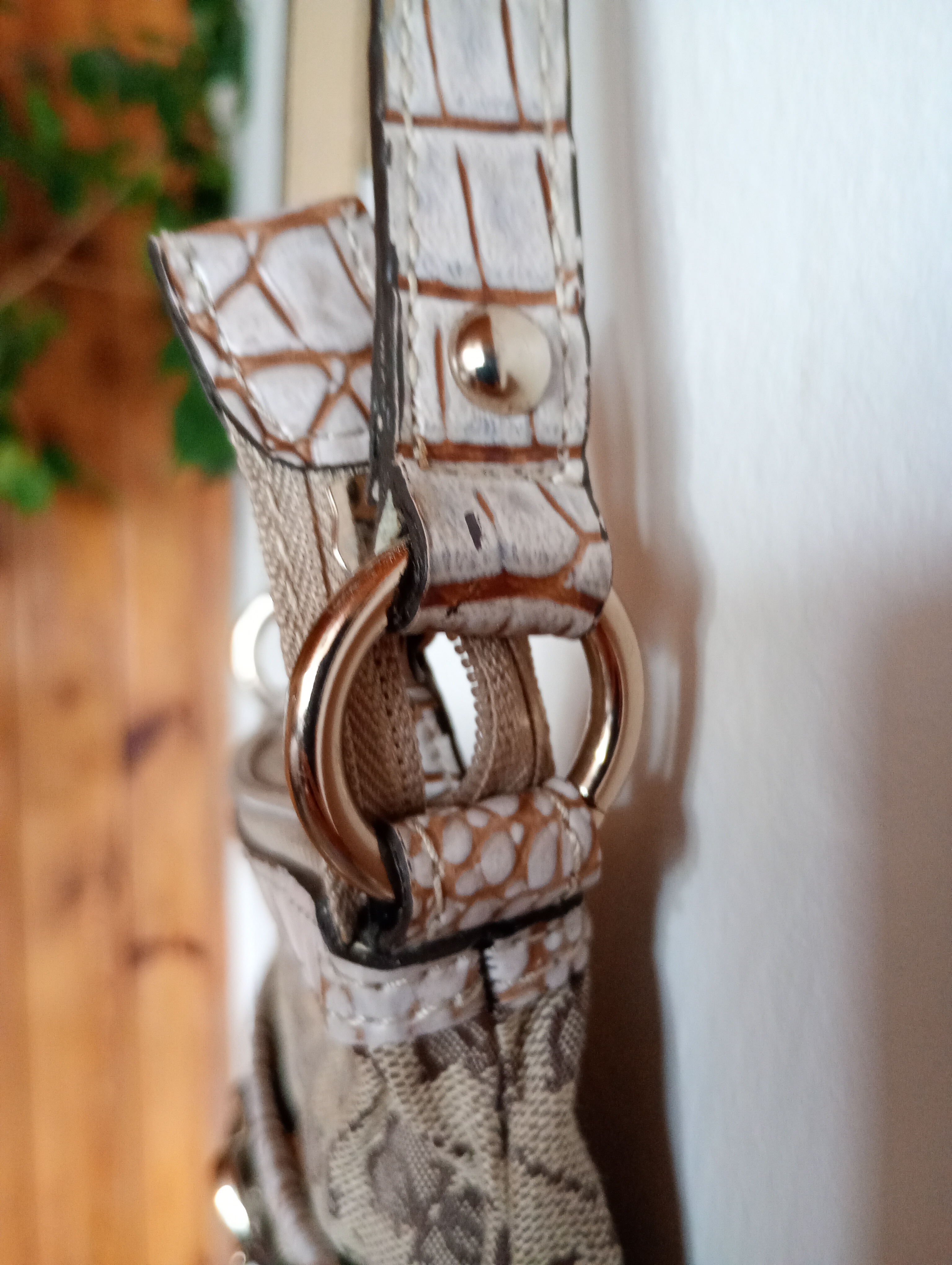 Crossbody taška Guess 