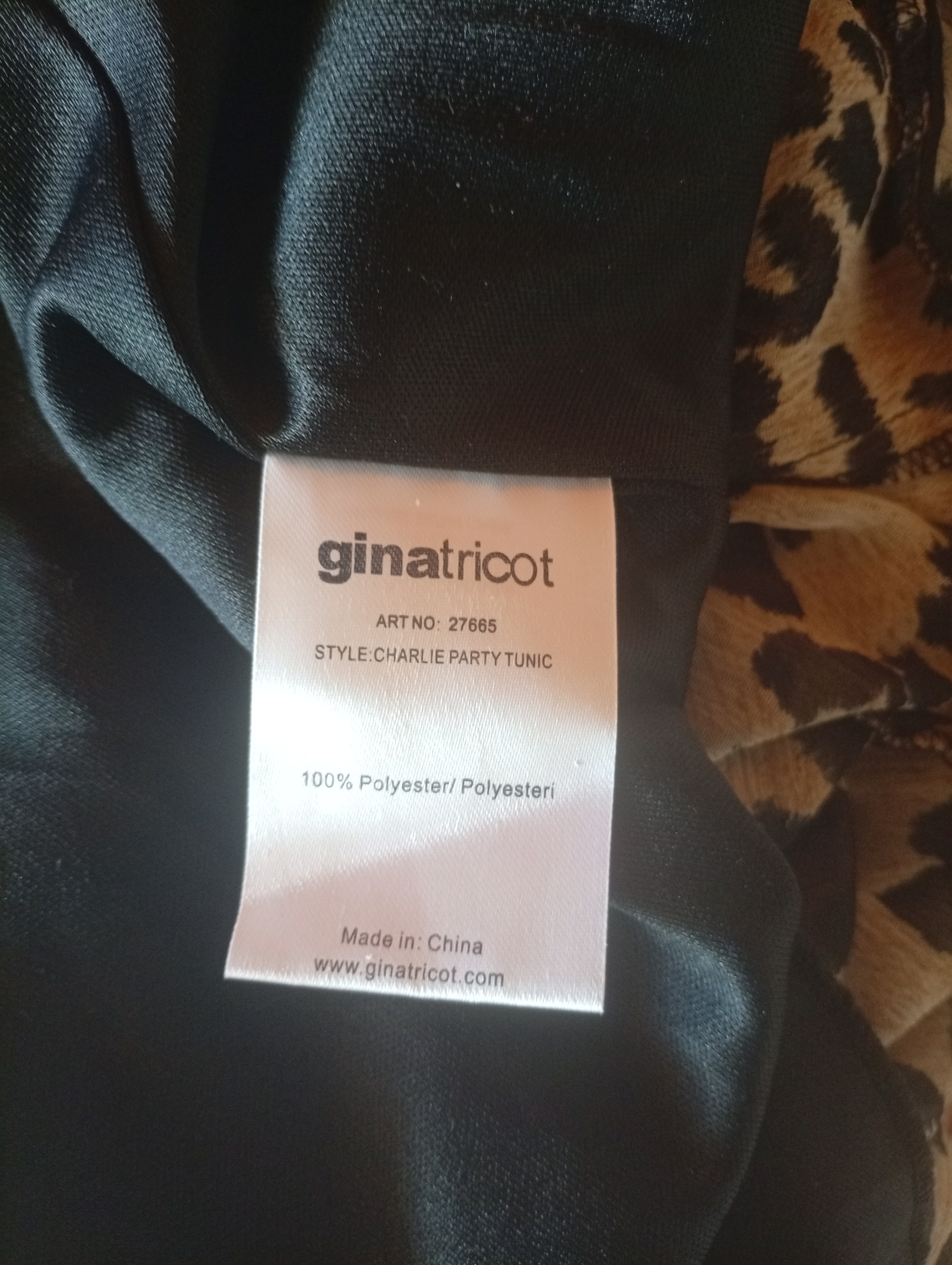 Šaty se zvířecím vzorem Gina Tricot 