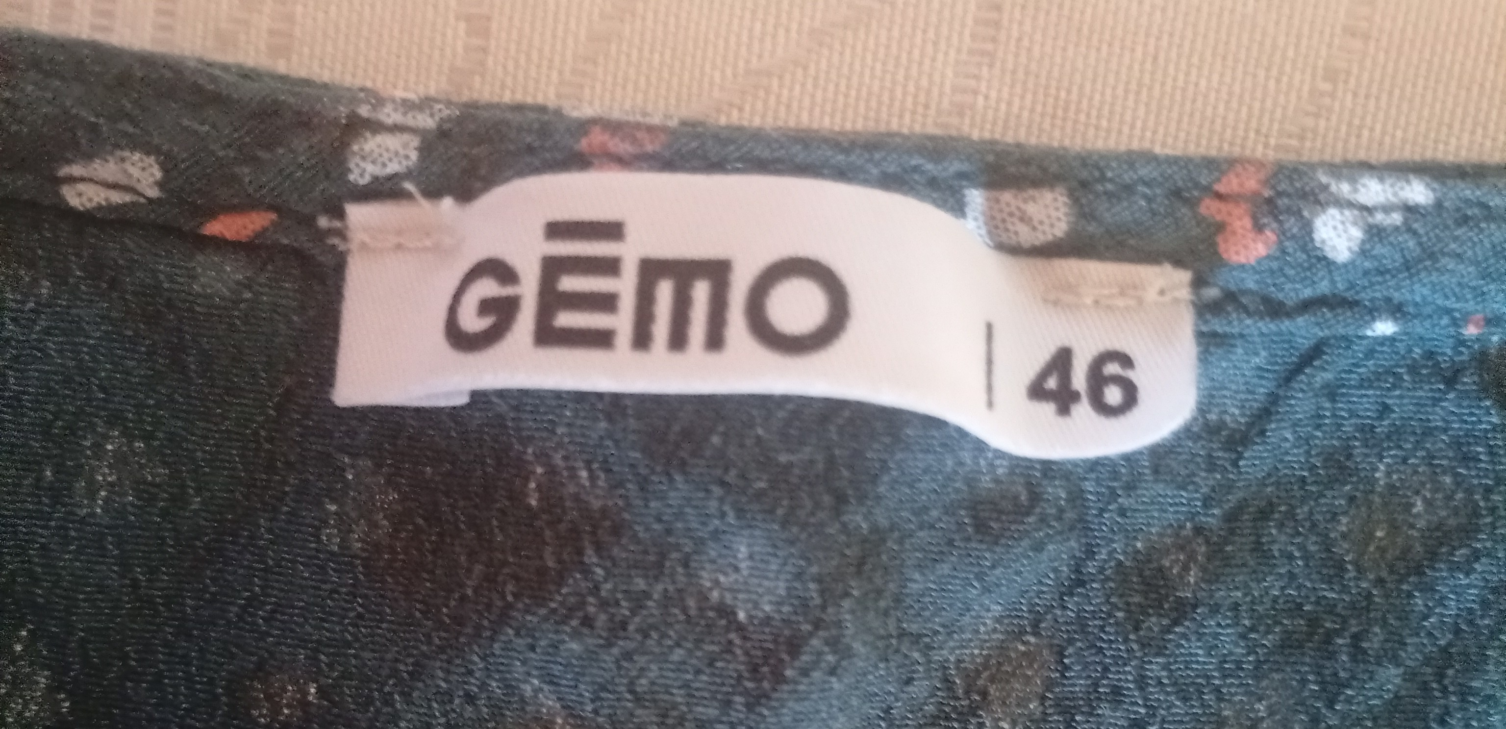 Tmavě zelené vzorované šaty GEMO