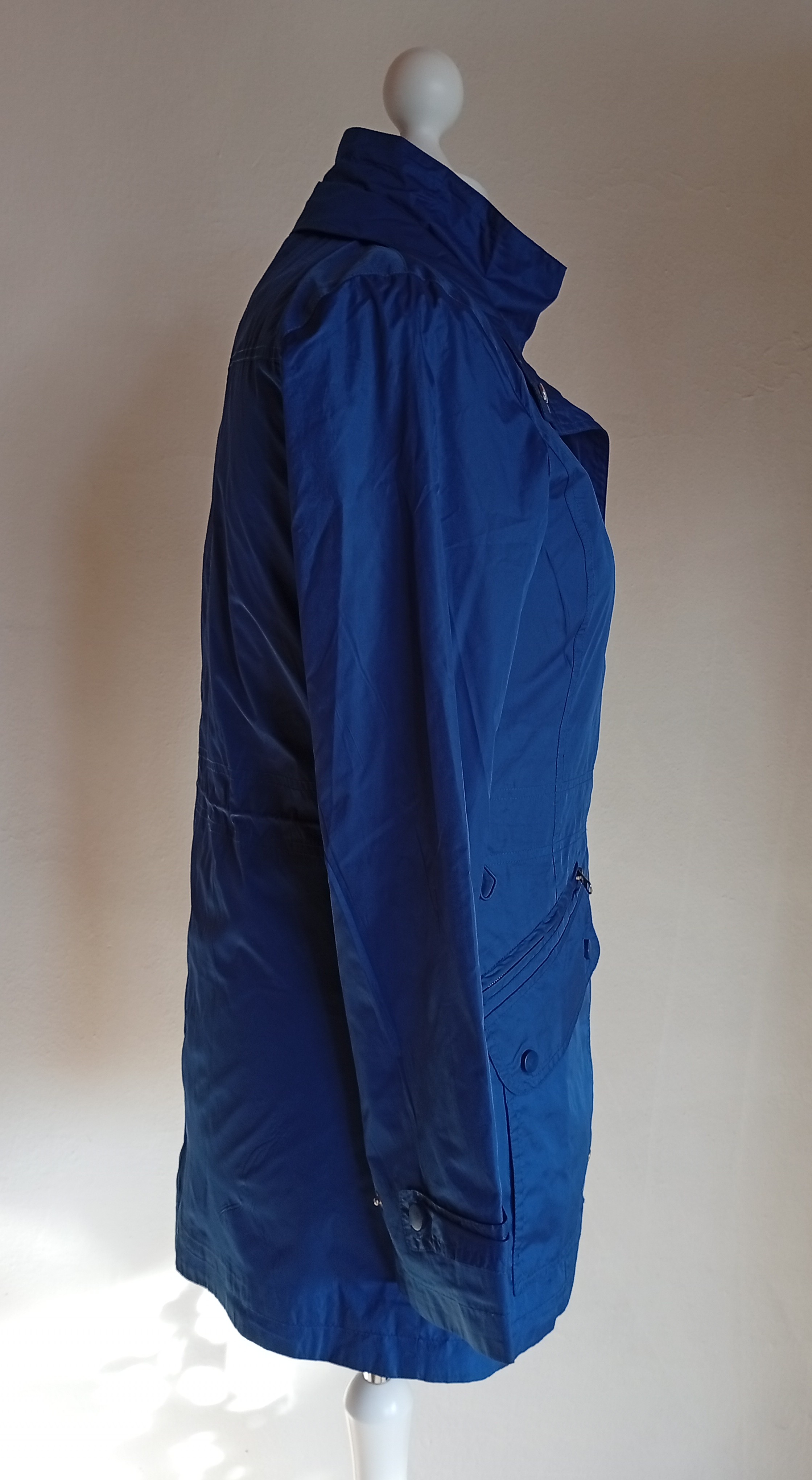 Přechodná modrá parka 