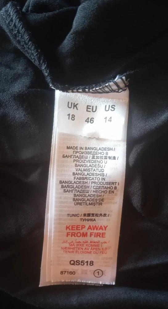 Dámské černé elegantní šaty CAPSULE