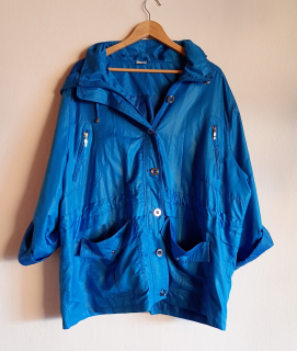 Modrá šusťaková bunda